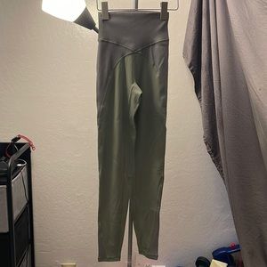 Aerie goals legging size xsmall light olive green color